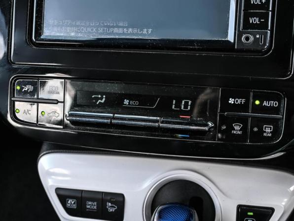 Toyota Prius IV (XW50) с пробегом 2017 года, цена 1 699 000 рублей, 232478 км, лифтбек, Автокод Объявления