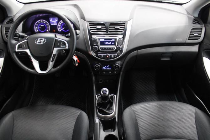 Hyundai Solaris I Рестайлинг с пробегом 2016 года, цена 893 000 рублей, 104000 км, хэтчбек, Автокод Объявления