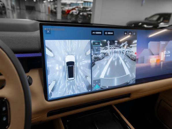 Lynk &amp; Co 900 с пробегом 2026 года, цена 7 650 000 рублей, 18 км, внедорожник, Автокод Объявления