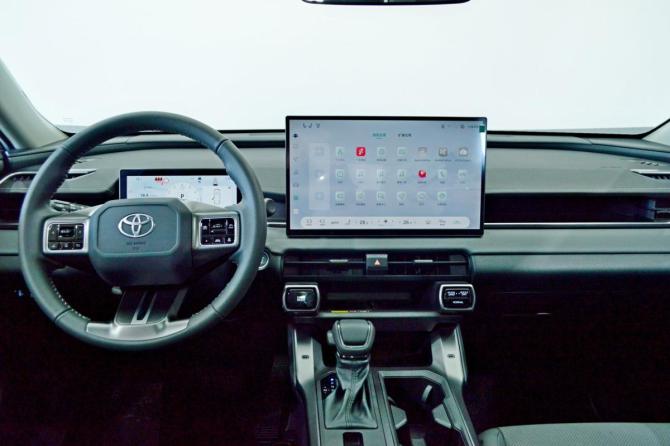 Toyota RAV4 VI (XA60) с пробегом 2025 года, цена 4 450 000 рублей, 34 км, внедорожник, Автокод Объявления
