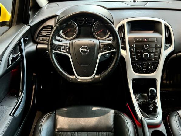 Opel Astra J Рестайлинг с пробегом 2013 года, цена 900 000 рублей, 135049 км, хэтчбек, Автокод Объявления