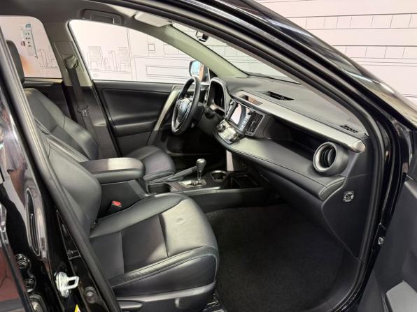 Toyota RAV4 IV (XA40) Рестайлинг с пробегом 2017 года, цена 3 200 000 рублей, 79134 км, внедорожник, Автокод Объявления