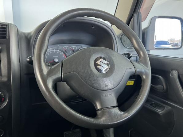 Suzuki Jimny III Рестайлинг 2 с пробегом 2013 года, цена 979 000 рублей, 231340 км, внедорожник, Автокод Объявления