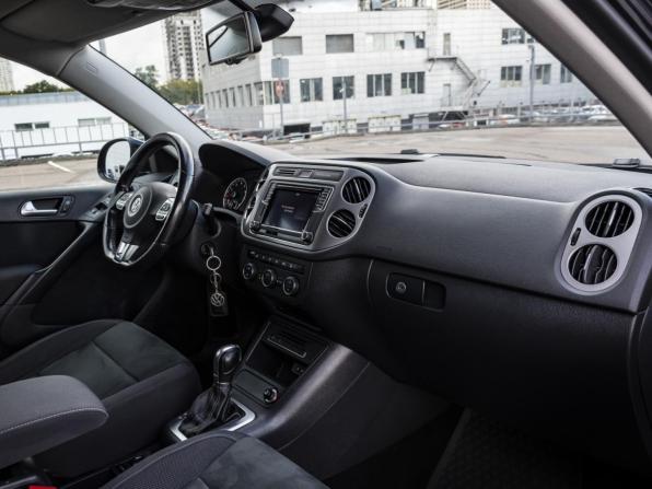 Volkswagen Tiguan I Рестайлинг с пробегом 2016 года, цена 1 347 000 рублей, 150560 км, внедорожник, Автокод Объявления