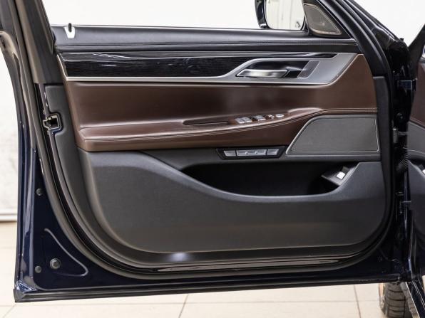 BMW 7 серии VI (G11/G12) с пробегом 2016 года, цена 3 098 000 рублей, 253653 км, седан, Автокод Объявления