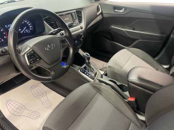 Hyundai Solaris II с пробегом 2018 года, цена 1 328 000 рублей, 92300 км, седан, Автокод Объявления