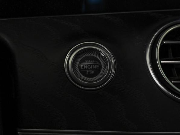 Mercedes-Benz E-Класс V (W213 S213 C238) Рестайлинг с пробегом 2021 года, цена 4 998 938 рублей, 93799 км, седан, Автокод Объявления