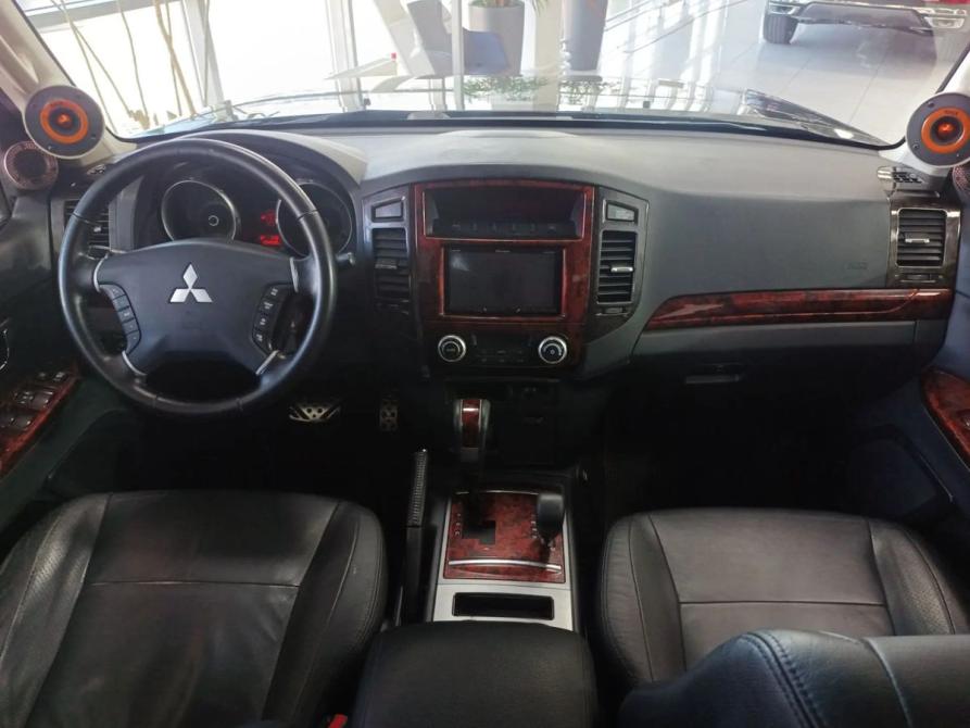 Mitsubishi Pajero IV Рестайлинг 1 Москва  - изображение 9