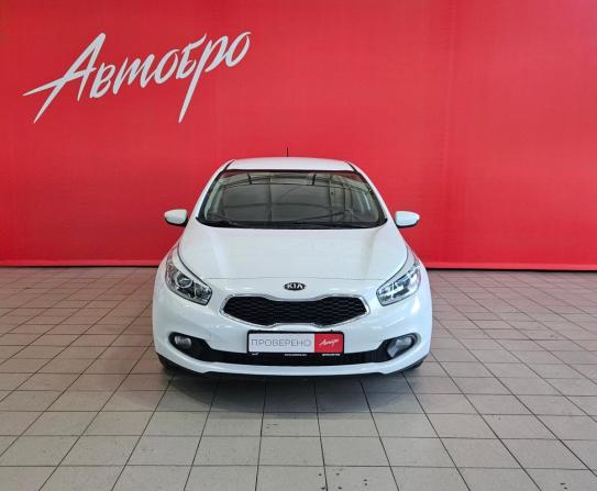 Kia Ceed II с пробегом 2015 года, цена 1 020 000 рублей, 123000 км, хэтчбек, Автокод Объявления
