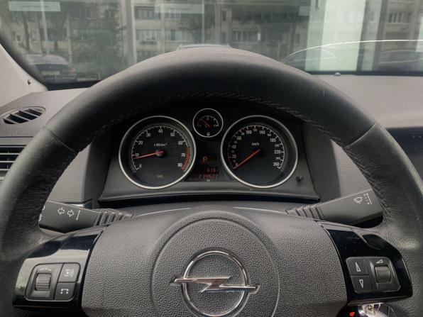 Opel Astra H Рестайлинг с пробегом 2013 года, цена 724 000 рублей, 214512 км, универсал, Автокод Объявления