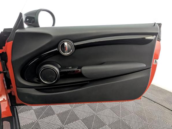 Mini Hatch III (F55/F56) Рестайлинг с пробегом 2020 года, цена 2 330 000 рублей, 73599 км, хэтчбек, Автокод Объявления