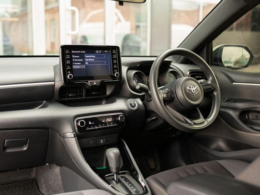 Toyota Yaris IV Новосибирск  - изображение 10