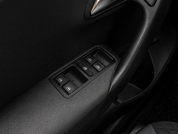 Volkswagen Polo V Рестайлинг с пробегом 2018 года, цена 1 265 000 рублей, 176984 км, седан, Автокод Объявления