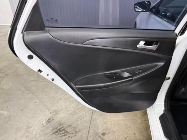 Hyundai Sonata VI (YF) с пробегом 2011 года, цена 1 027 000 рублей, 195117 км, седан, Автокод Объявления