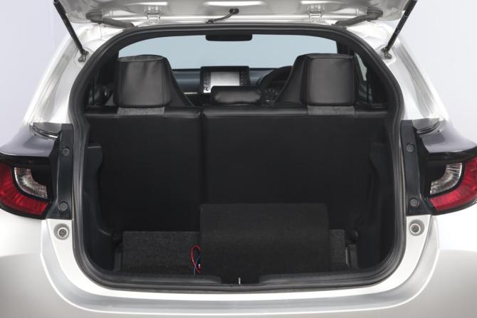 Toyota Yaris II с пробегом 2021 года, цена 1 059 000 рублей, 122000 км, хэтчбек, Автокод Объявления
