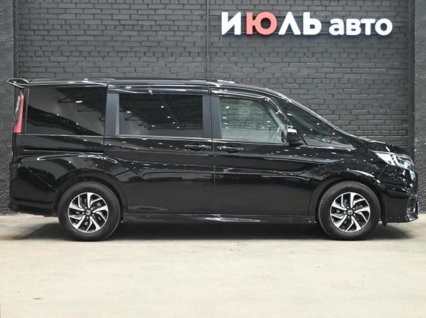 Honda Stepwgn V Рестайлинг с пробегом 2018 года, цена 2 150 000 рублей, 104900 км, минивэн, Автокод Объявления