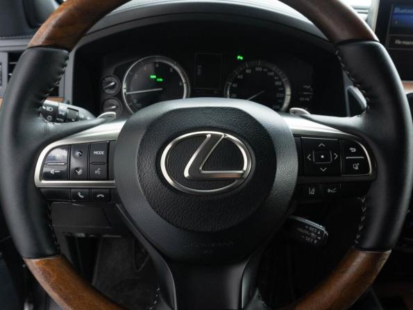 Lexus LX III Рестайлинг 2 с пробегом 2016 года, цена 6 700 000 рублей, 248357 км, внедорожник, Автокод Объявления