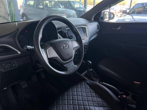 Hyundai Solaris II с пробегом 2017 года, цена 895 000 рублей, 236000 км, седан, Автокод Объявления