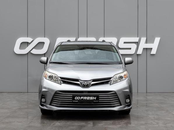 Toyota Sienna III Рестайлинг 2 с пробегом 2017 года, цена 3 170 000 рублей, 258172 км, минивэн, Автокод Объявления