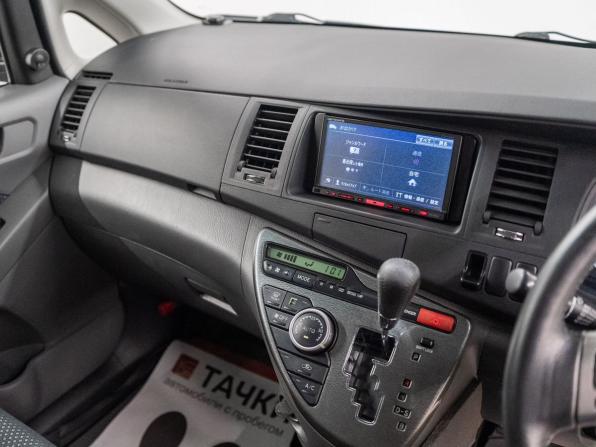 Toyota ISis I Рестайлинг с пробегом 2010 года, цена 1 299 000 рублей, 140638 км, компактвэн, Автокод Объявления