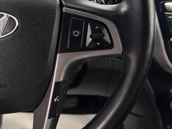 Hyundai Solaris I Рестайлинг с пробегом 2015 года, цена 1 255 000 рублей, 33278 км, хэтчбек, Автокод Объявления