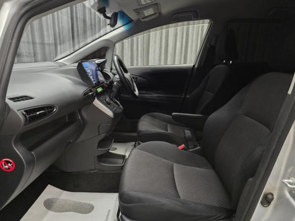 Toyota Wish II Рестайлинг с пробегом 2012 года, цена 1 280 000 рублей, 176000 км, минивэн, Автокод Объявления