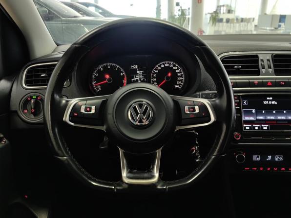 Volkswagen Polo V Рестайлинг с пробегом 2018 года, цена 804 000 рублей, 212000 км, седан, Автокод Объявления
