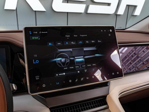 BYD Xia (M9) с пробегом 2025 года, цена 5 860 000 рублей, 356 км, минивэн, Автокод Объявления