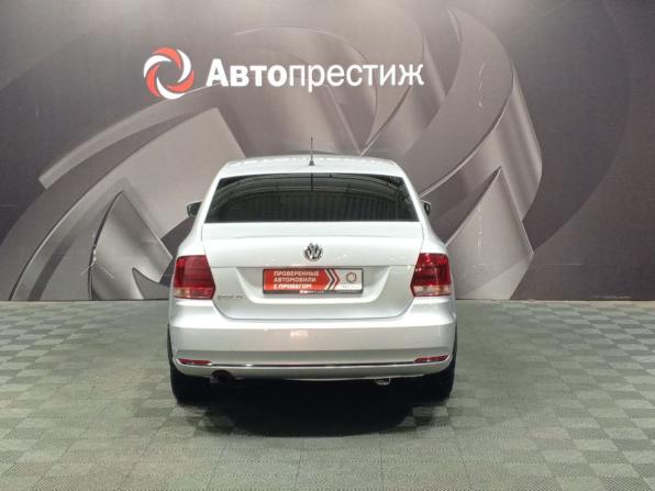 Volkswagen Polo V Рестайлинг с пробегом 2016 года, цена 999 000 рублей, 121000 км, седан, Автокод Объявления