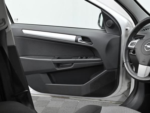 Opel Astra H Рестайлинг с пробегом 2011 года, цена 589 000 рублей, 166000 км, седан, Автокод Объявления