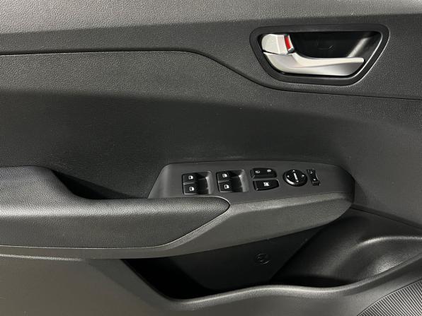 Hyundai Solaris II Рестайлинг с пробегом 2021 года, цена 1 239 000 рублей, 177372 км, седан, Автокод Объявления