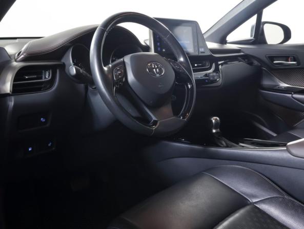 Toyota C-HR I с пробегом 2018 года, цена 2 590 000 рублей, 63830 км, внедорожник, Автокод Объявления