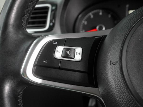 Volkswagen Polo V Рестайлинг с пробегом 2019 года, цена 1 334 000 рублей, 151414 км, седан, Автокод Объявления