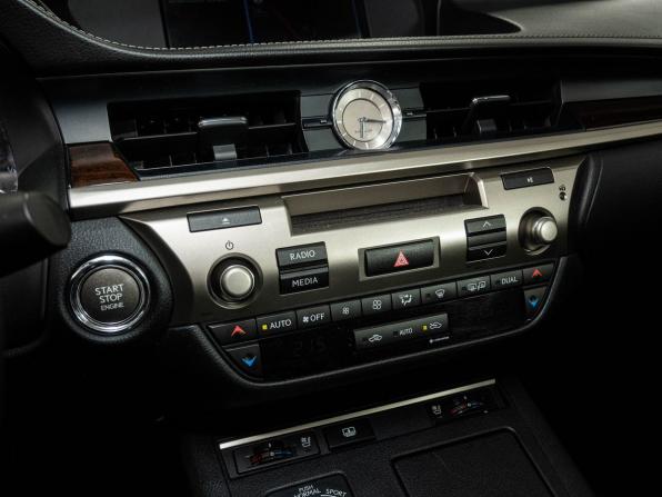 Lexus ES VI с пробегом 2013 года, цена 2 290 000 рублей, 137331 км, седан, Автокод Объявления