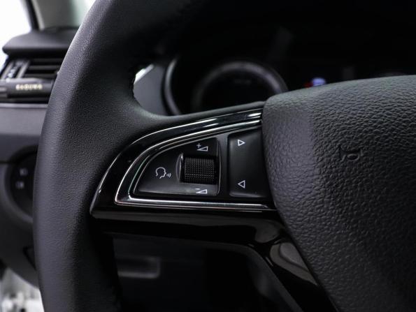 Skoda Octavia III (A7) Рестайлинг с пробегом 2017 года, цена 1 780 000 рублей, 167280 км, лифтбек, Автокод Объявления