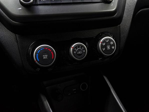 Kia Rio III Рестайлинг с пробегом 2016 года, цена 1 050 000 рублей, 95576 км, хэтчбек, Автокод Объявления