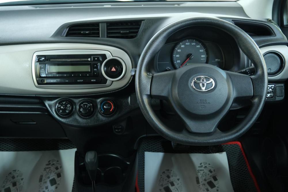 Toyota Vitz III (XP130) Омск  - изображение 12