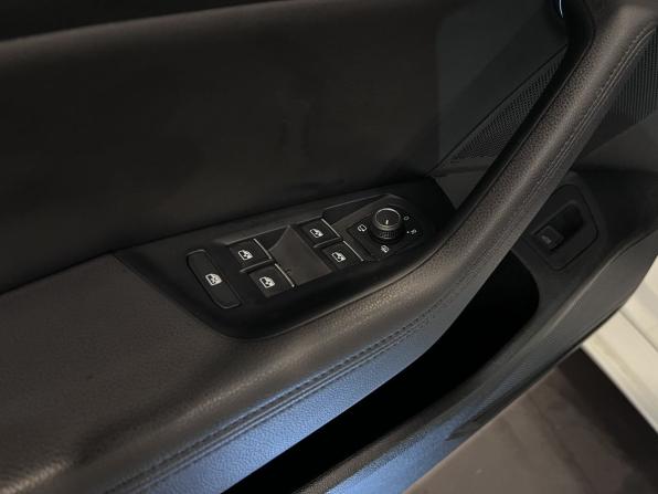 Volkswagen Passat B8 с пробегом 2018 года, цена 2 682 000 рублей, 84376 км, седан, Автокод Объявления