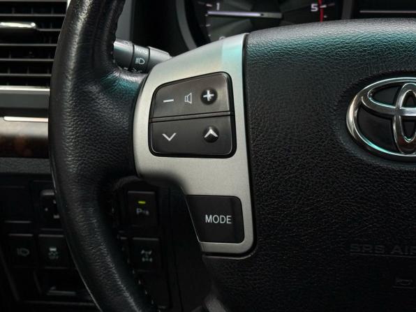 Toyota Land Cruiser 200 Series Рестайлинг 1 с пробегом 2013 года, цена 3 759 000 рублей, 244860 км, внедорожник, Автокод Объявления