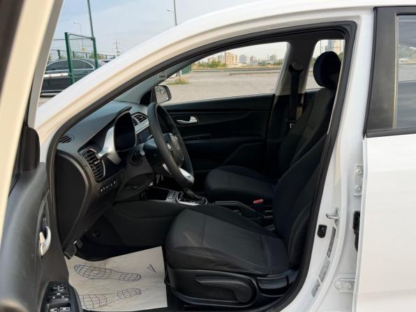 Kia Rio IV Рестайлинг с пробегом 2021 года, цена 1 170 000 рублей, 79436 км, седан, Автокод Объявления
