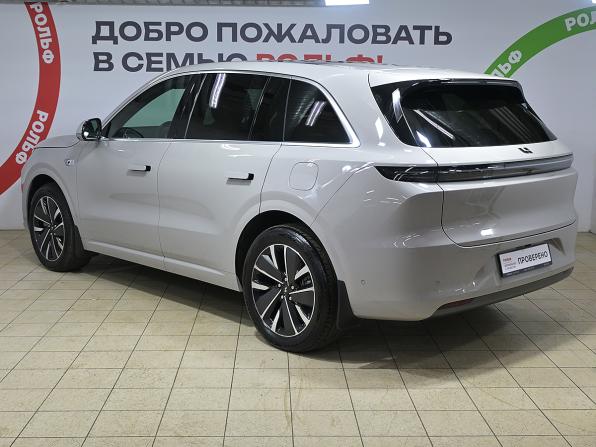 Li Auto (Lixiang) L6 I с пробегом 2025 года, цена 6 825 000 рублей, 5400 км, внедорожник, Автокод Объявления