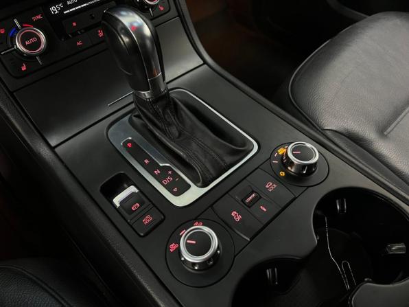Volkswagen Touareg II с пробегом 2012 года, цена 1 700 000 рублей, 180889 км, внедорожник, Автокод Объявления