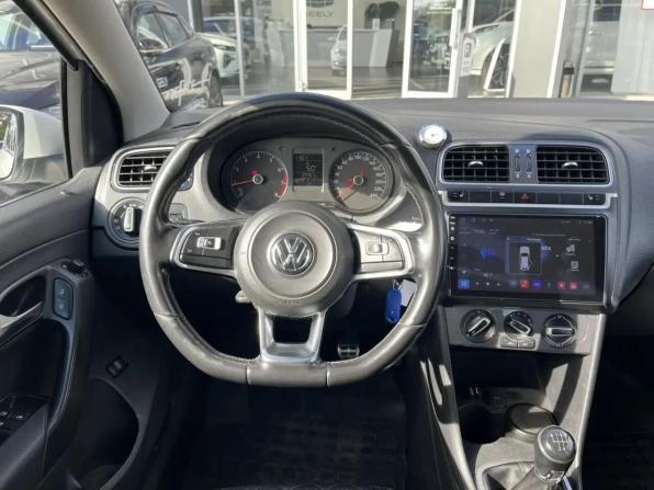 Volkswagen Polo V Рестайлинг с пробегом 2018 года, цена 1 130 000 рублей, 123367 км, седан, Автокод Объявления