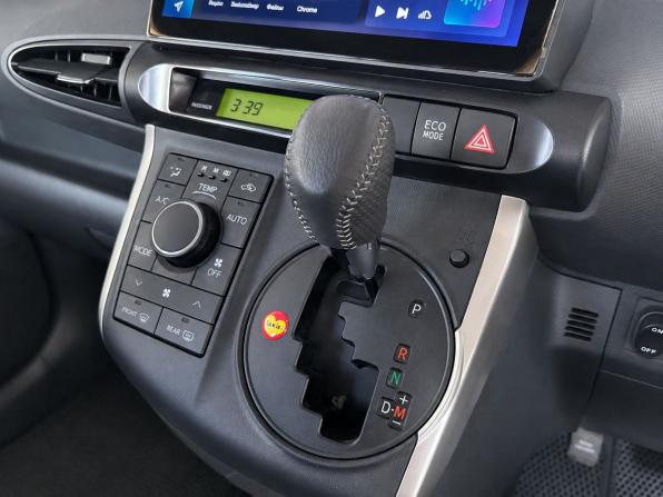 Toyota Wish II Рестайлинг с пробегом 2012 года, цена 1 419 000 рублей, 108786 км, минивэн, Автокод Объявления