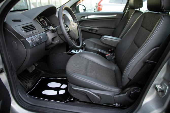 Opel Astra H Рестайлинг с пробегом 2010 года, цена 649 000 рублей, 120000 км, седан, Автокод Объявления