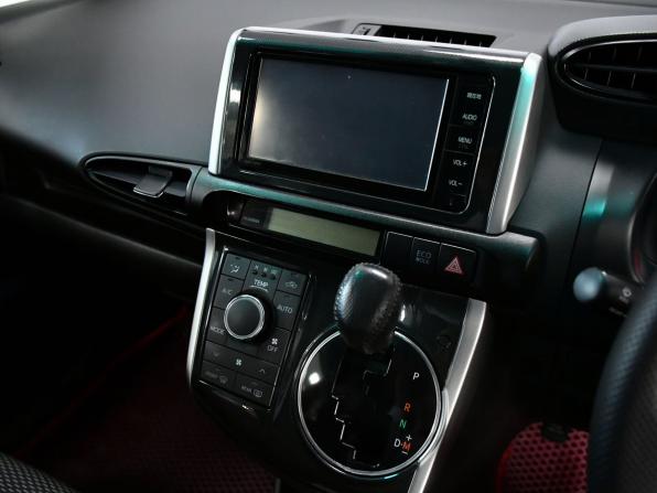Toyota Wish II Рестайлинг с пробегом 2015 года, цена 1 495 000 рублей, 143210 км, минивэн, Автокод Объявления