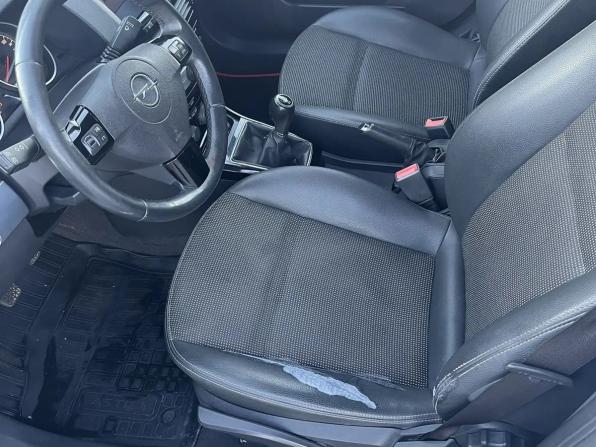 Opel Astra H Рестайлинг с пробегом 2011 года, цена 398 000 рублей, 211652 км, хэтчбек, Автокод Объявления