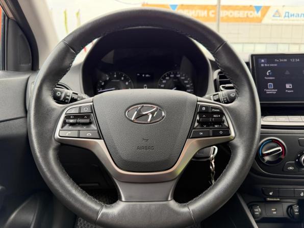 Hyundai Solaris II Рестайлинг с пробегом 2021 года, цена 1 700 000 рублей, 59000 км, седан, Автокод Объявления
