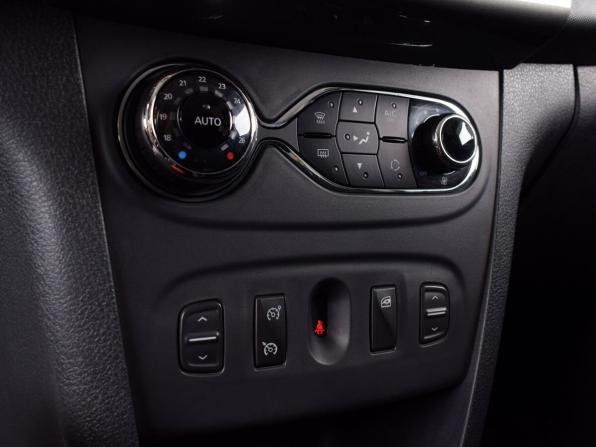 Renault Sandero II с пробегом 2017 года, цена 799 995 рублей, 118198 км, хэтчбек, Автокод Объявления