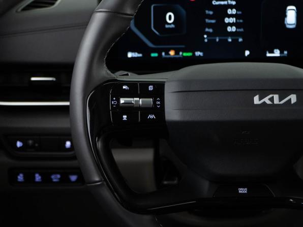 Kia Carnival IV Рестайлинг с пробегом 2025 года, цена 5 998 999 рублей, 12425 км, минивэн, Автокод Объявления